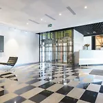 Perfectely Located Stay With Free Parking